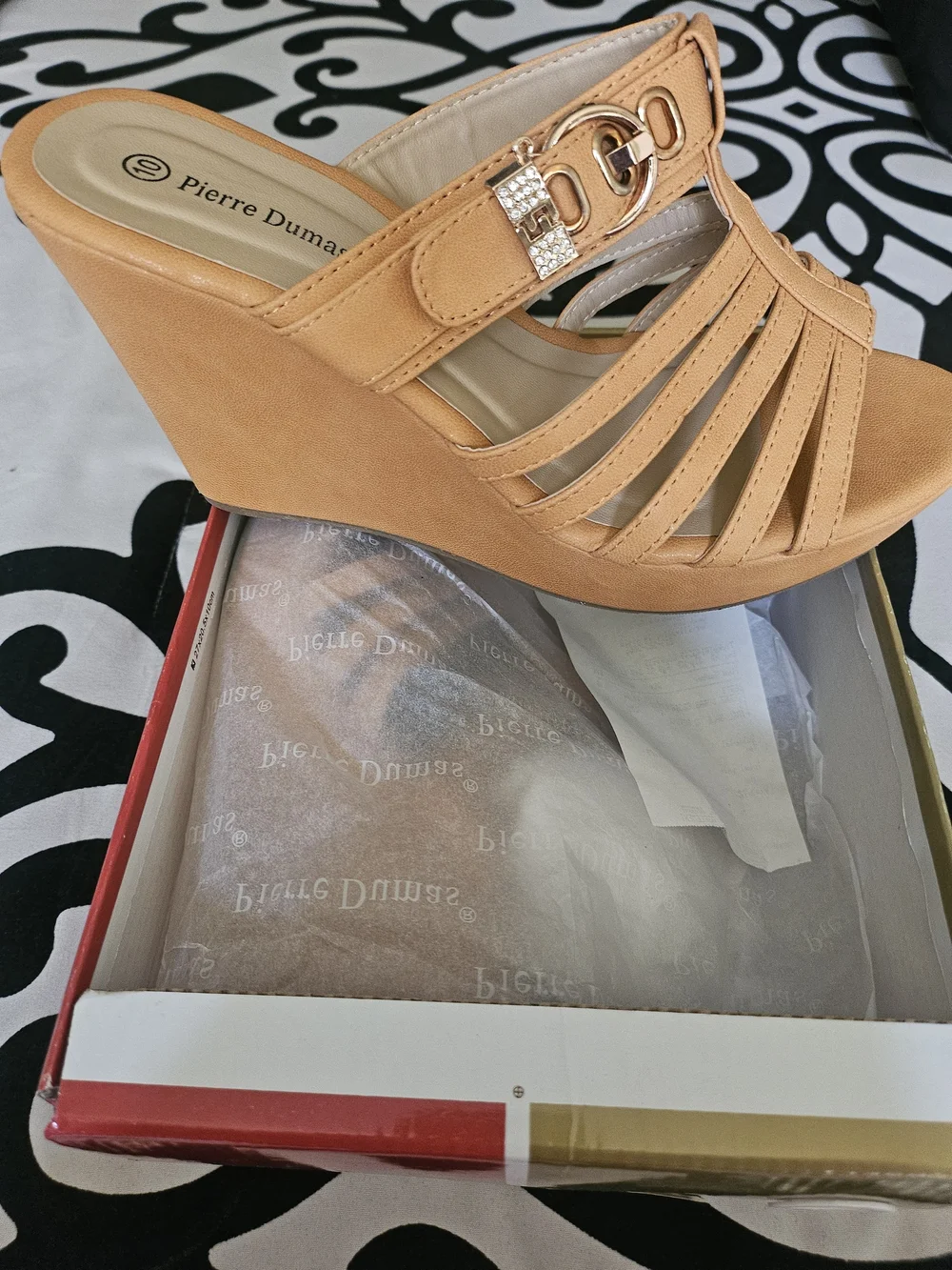 Pierre Dumas Tan Strappy Slide Mules with Buckle Accent Sz 10 NIB